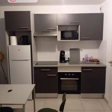 Joli T2 Ensoleille Parking Prive Terrasse -maconciergerie34